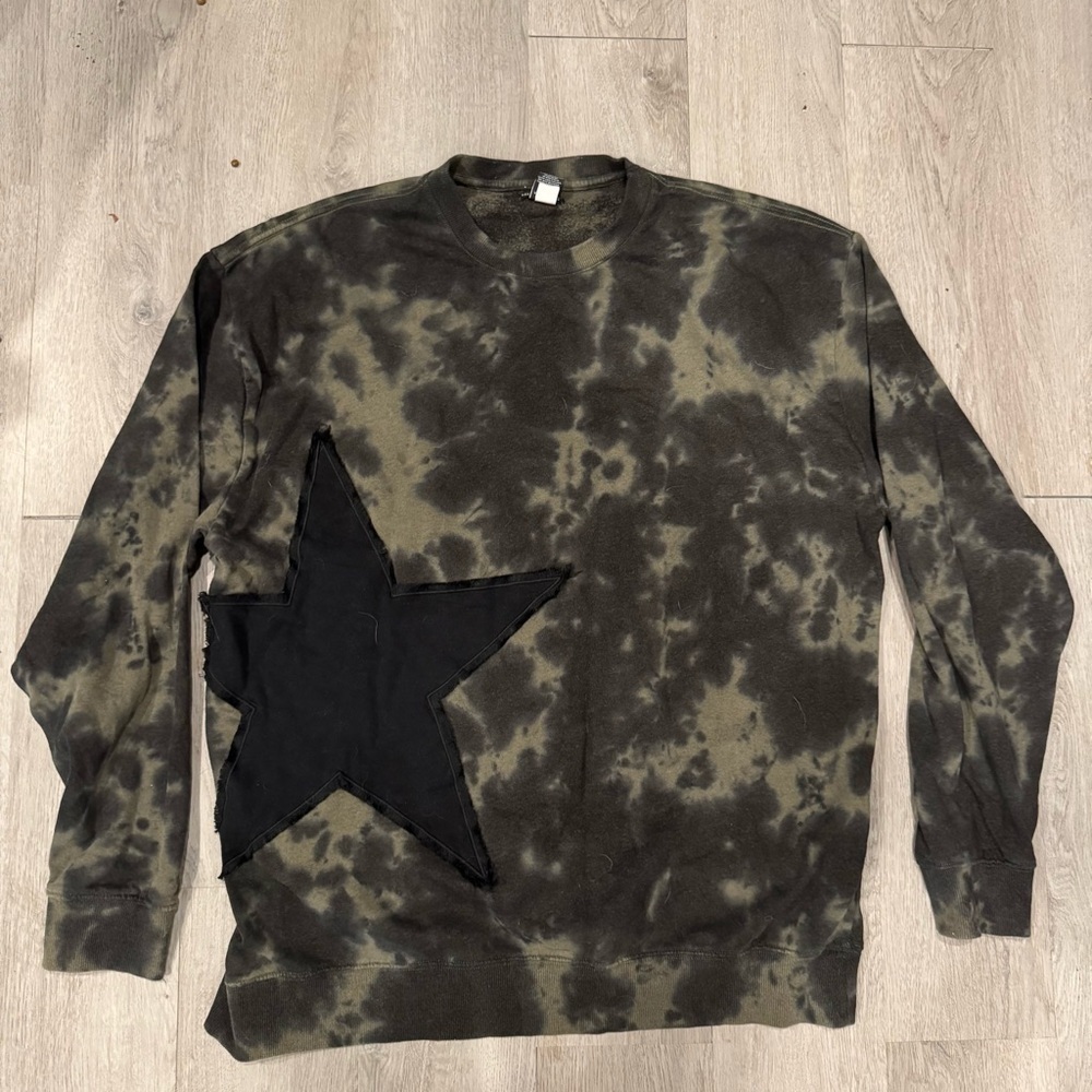 Hot Topic Men’s Greenwash Star Sweatshirt, Size XL, Grunge, Skater, Emo, Punk